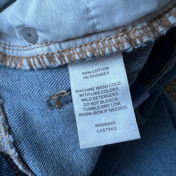 NWT Abound Mom Jean Button-Fly Light Stone Wash Distressed 90s Jeans Size 29 - Picture 10 of 16